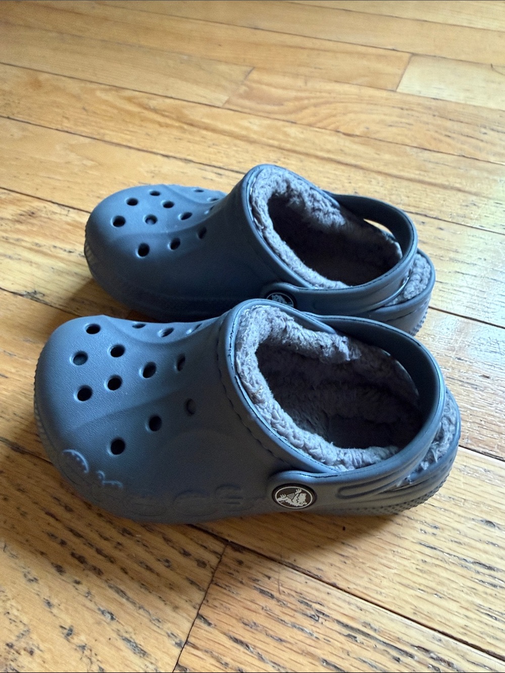 Kids Grey Fleece-Lined Crocs 10 C